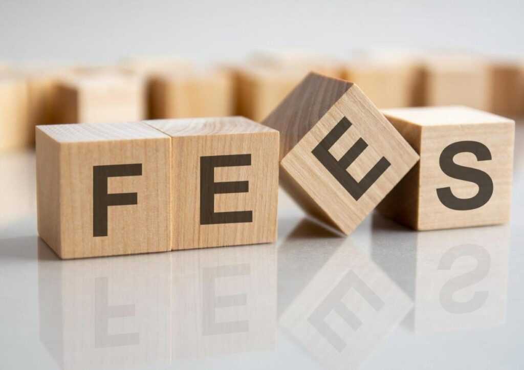 Word fees on wooden cubes